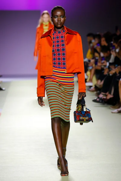 Look 3